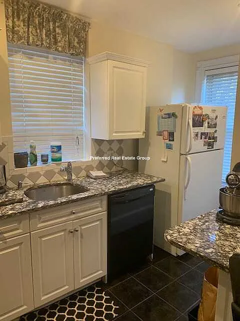4 bed, $3,500 — Photo 2