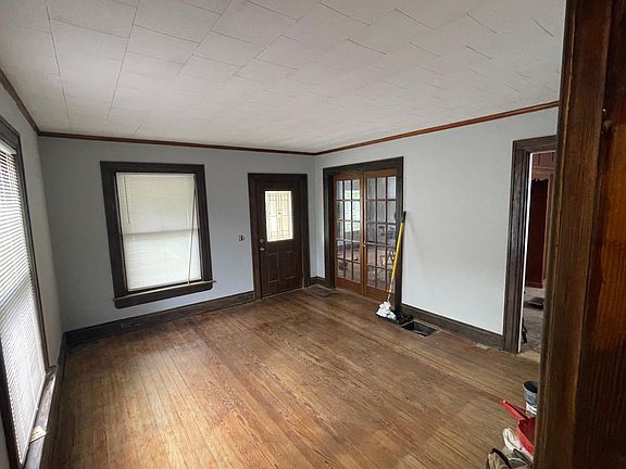 2nd image of 421 W Dow St