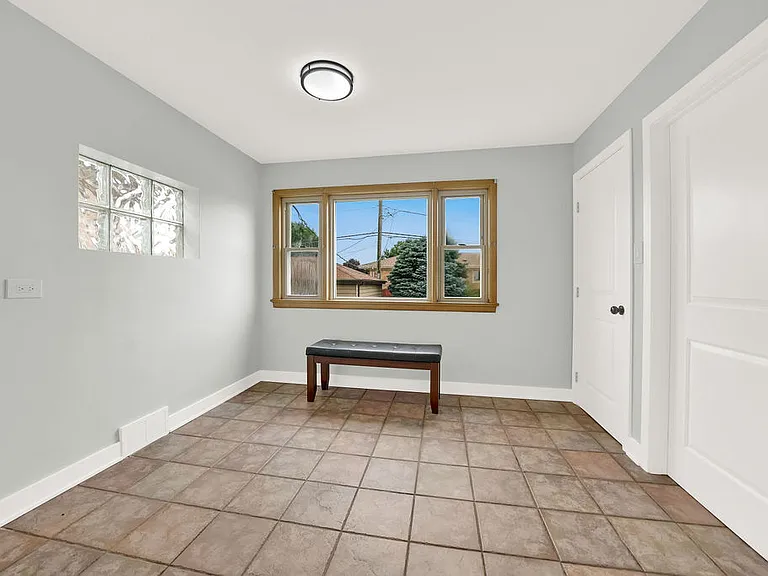 6354 S Austin Ave — Photo 15