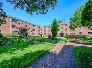 15 Beach Rd APT 2P, Great Neck, NY 11023