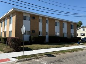 2406 Fort Park Blvd, Lincoln Park, MI