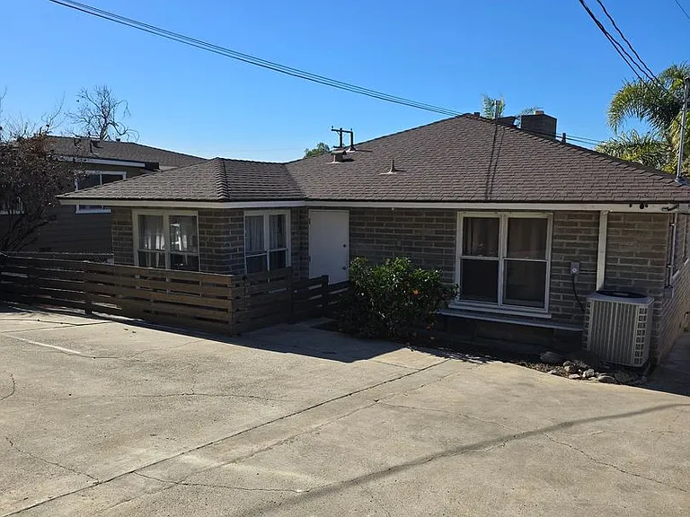 947 Hanover St — Photo 17