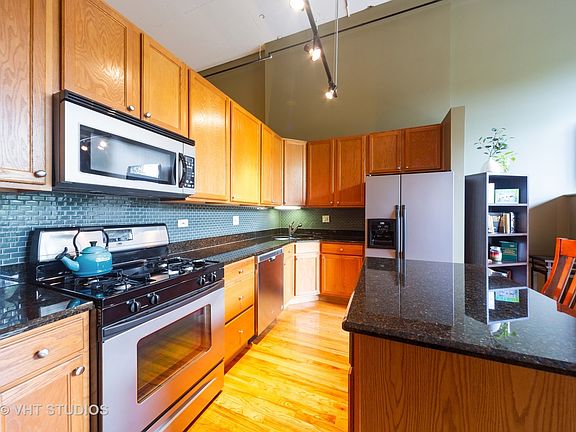 4th image of 1934 N Washtenaw Ave APT 219