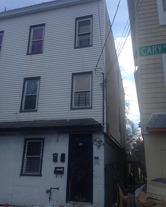 2nd image of 664 Cary Ave