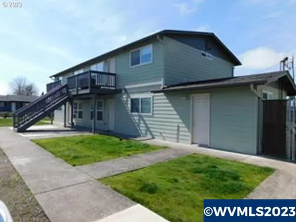 535 N 7th St, Harrisburg, OR 97446