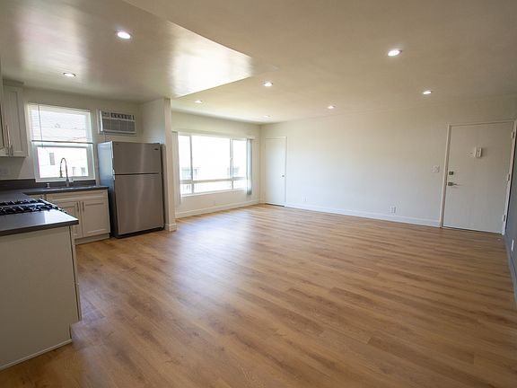 3rd image of 1147 N Vista St APT 9