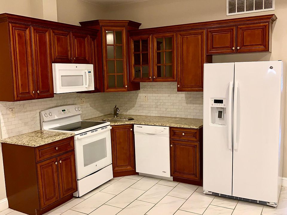 1st image of 908 Cherry St #605