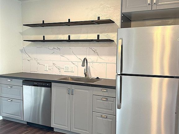 5th image of 618 Majesty Ct