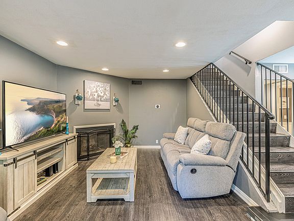 5th image of 18411 Hatteras St Unit 129
