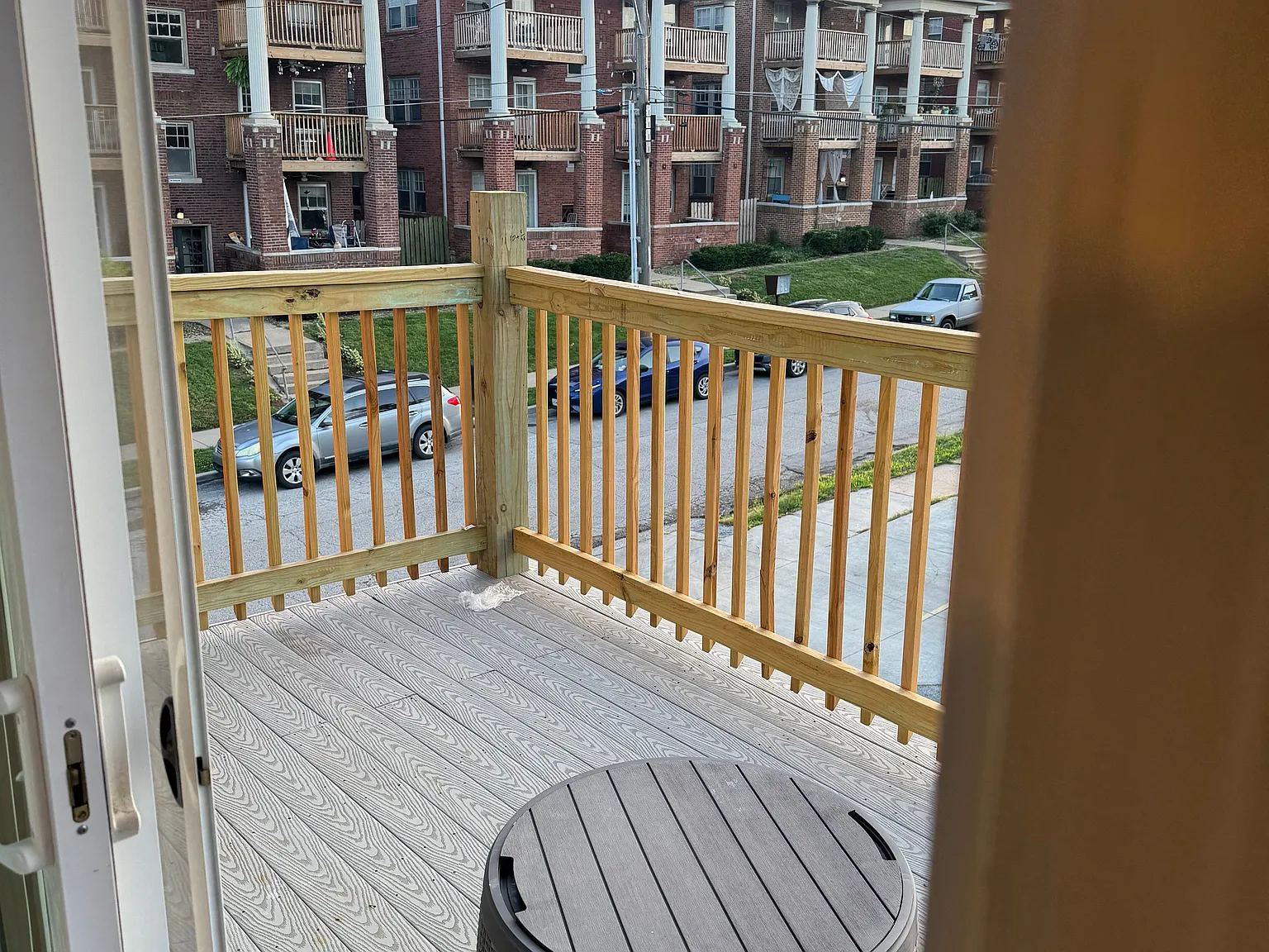 Top Floor Balcony 2 bedroom — Photo 1