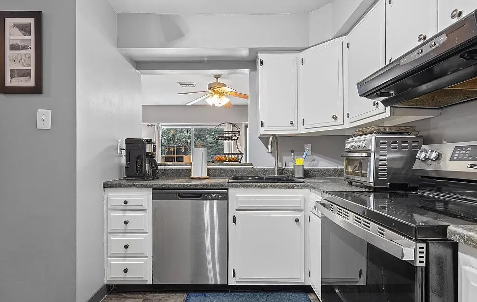 2 bed, 1100 sqft, $1,700 — Photo 2