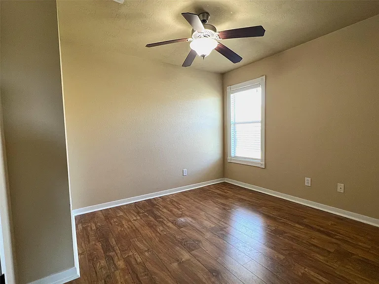 407 Laney St — Photo 27