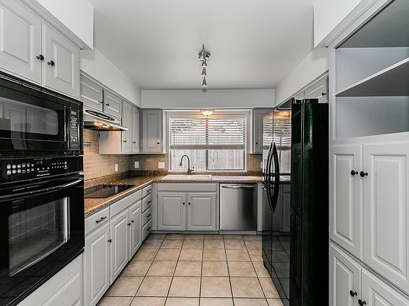 4th image of 5517 Wood View St