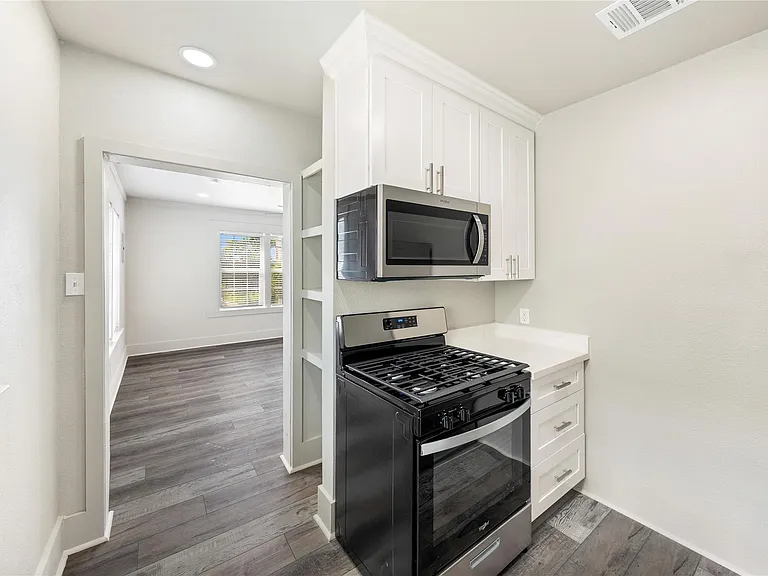 211 N Milby St #4 — Photo 16