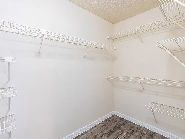 Fisherman's Landing Apartment Homes — Photo 9