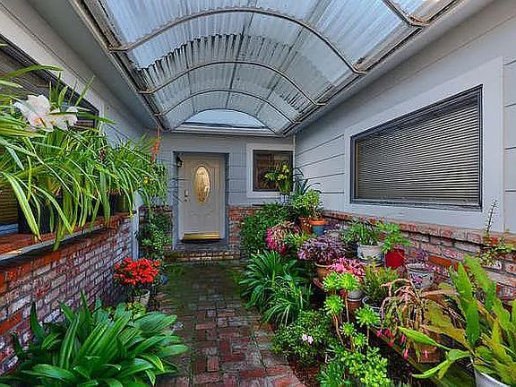 2nd image of 4636 Moorpark Ave #2