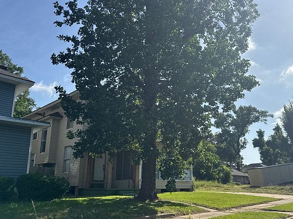 3rd image of 1068 College St