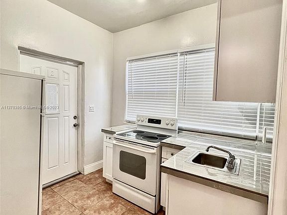 5th image of 12906 NE 6th Ave #2
