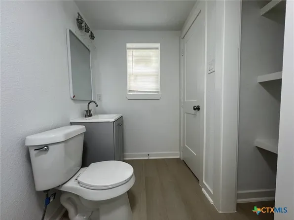 201 Lowery Dr, Pt Lavaca, TX