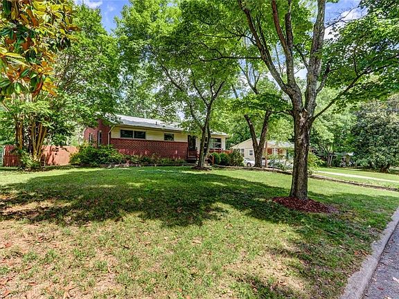 2nd image of 3006 Shamrock Dr
