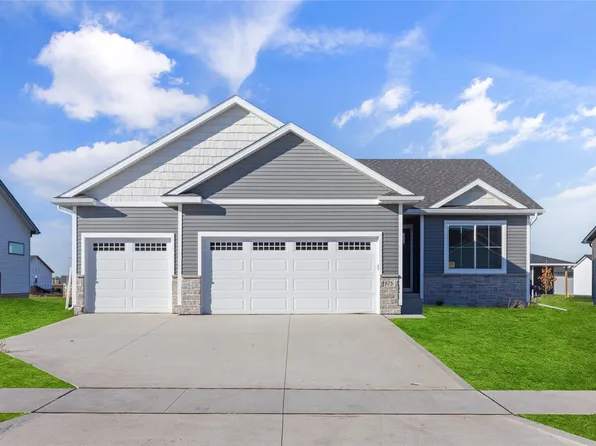 575 NW Compass Ave, Waukee, IA 50263