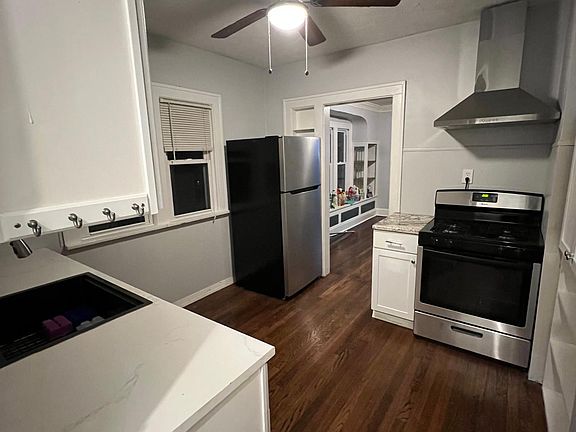 3rd image of 2142 Glenbury Ave