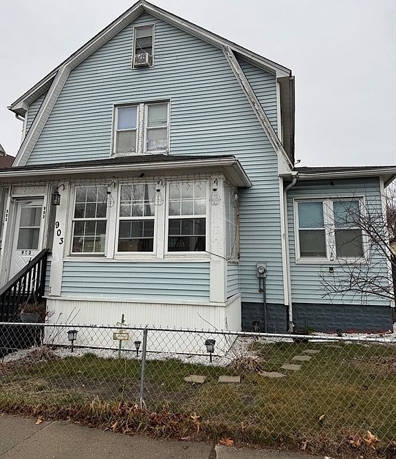 2nd image of 903 Liberty St