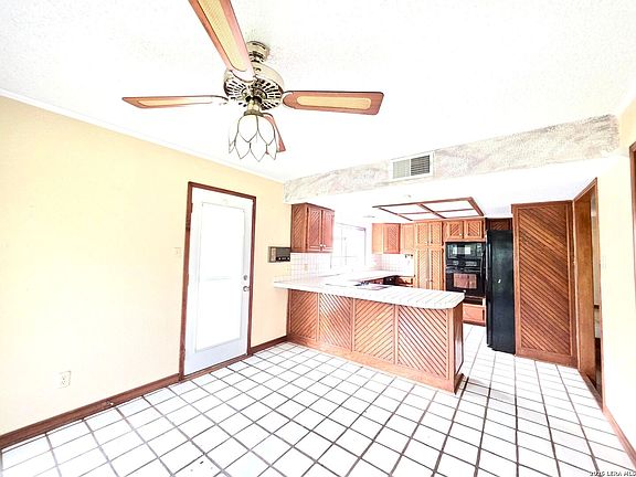 5th image of 6218 Pine Needles Ln.