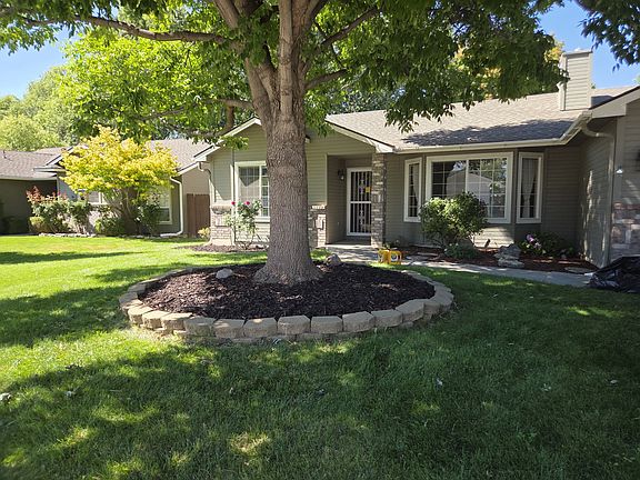 Front yard with large tree provides great shade!