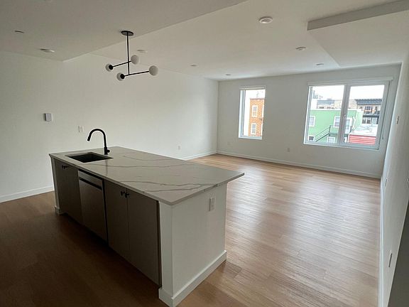 4th image of 408 Jackson St #405