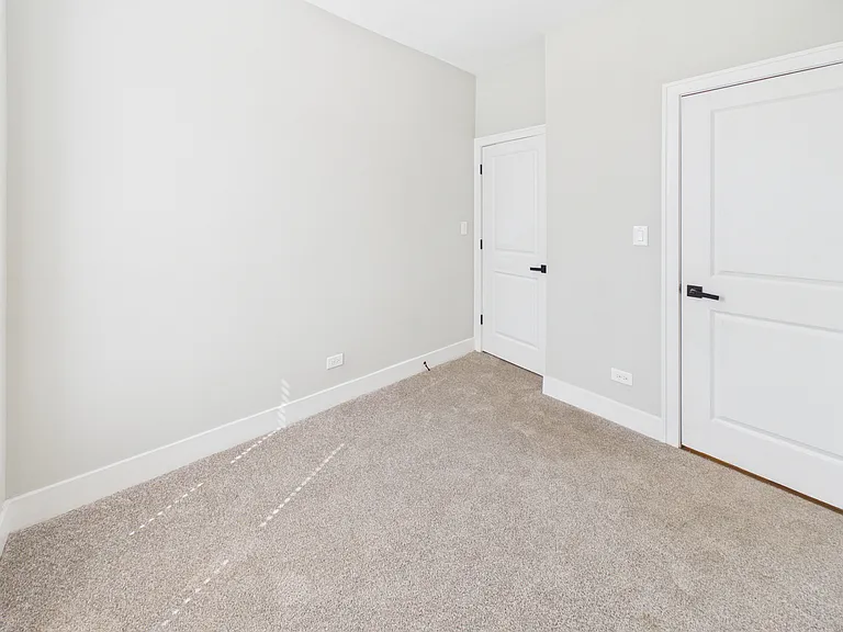 2542 S Albany Ave #1R — Photo 7