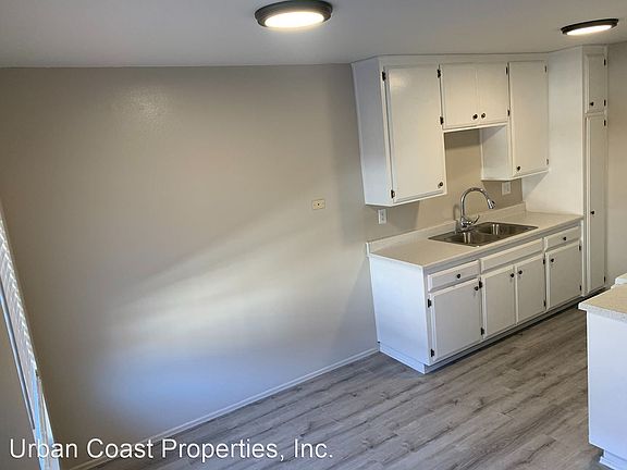 5th image of 4311 Winona Ave APT 20