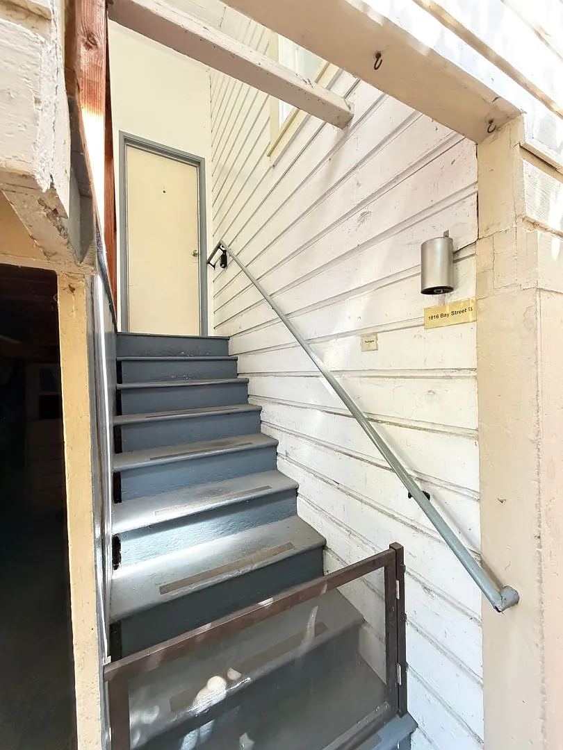 1816 Bay Street — Photo 2
