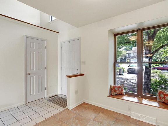 5th image of 304 Windgate Ct