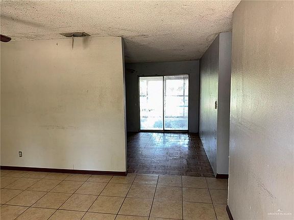 3rd image of 300 W Chelo Dr