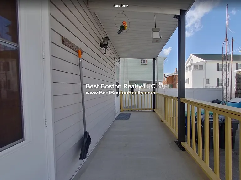 35 Woods Ave — Photo 11