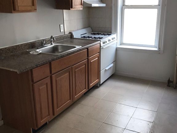 4th image of 215 Clifton Ave APT 2