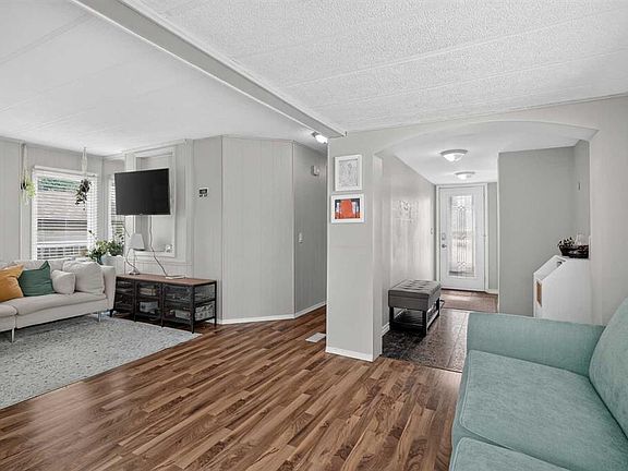 4th image of 913 Spring Haven Ct SE