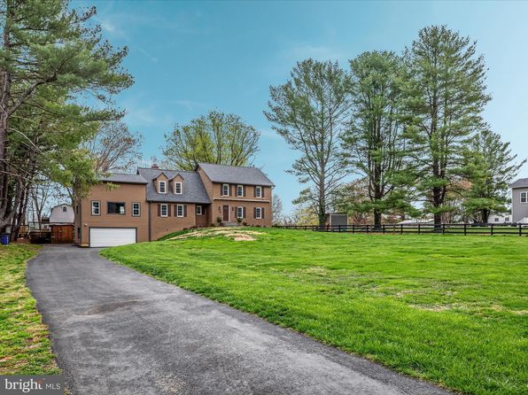 60 N Tavenner Ln, Hamilton, VA 20158