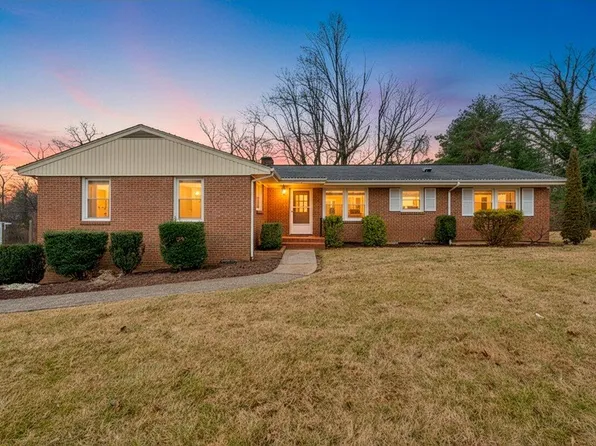 2147 Bridle Ln, Roanoke, VA 24018