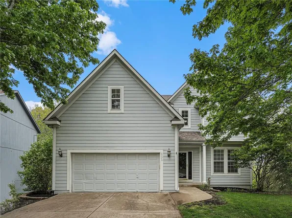 6320 Lakecrest Dr, Shawnee, KS 66218