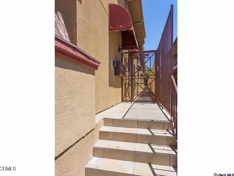 2469 Montrose Ave #E — Photo 18