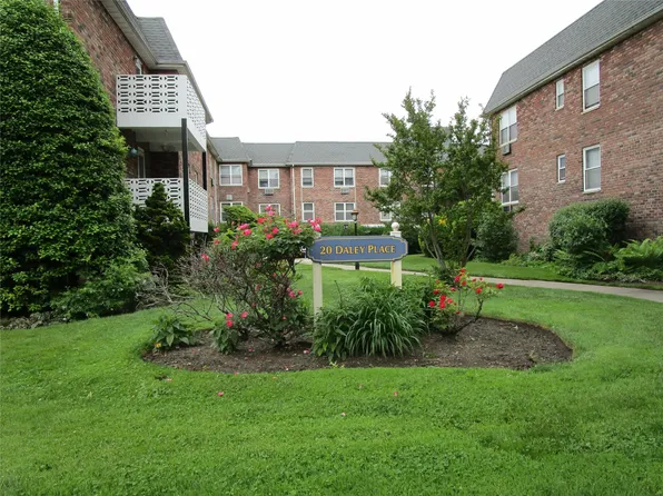 20 Daley Place #127, Lynbrook, NY 11563