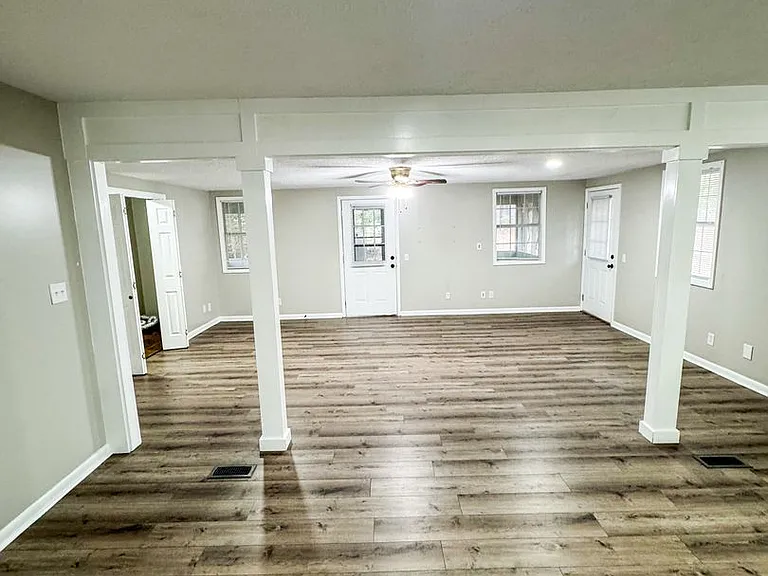 926 Carson Ln SW — Photo 3