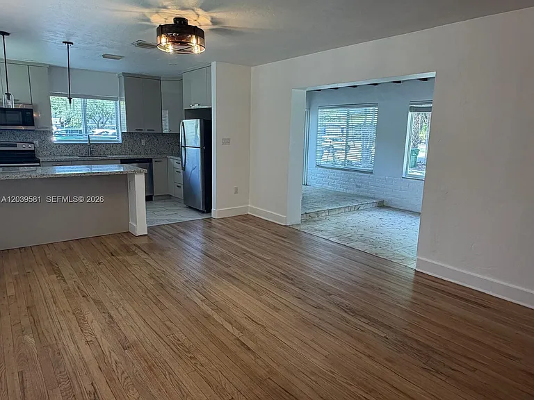 245 SW 24th Rd — Photo 5
