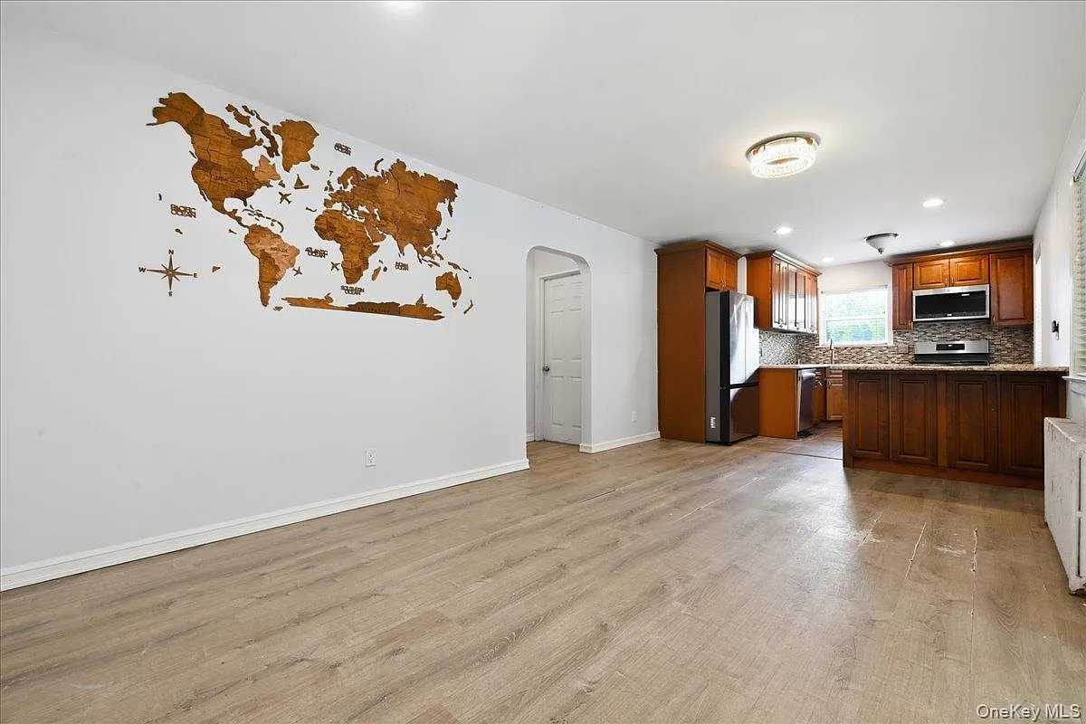 2 bed, 1.5 bath, 721 sqft, $3,500 — Photo 2