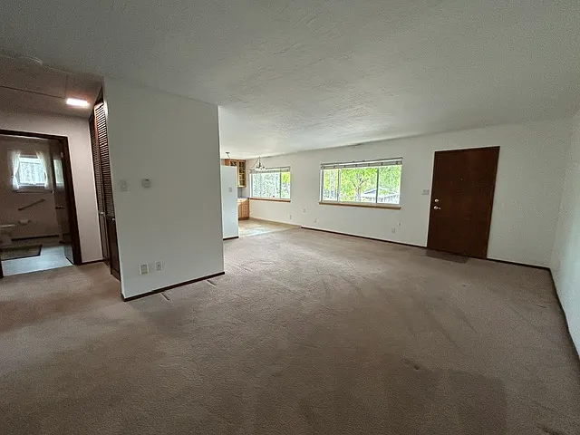109 S Navarra Dr — Photo 5