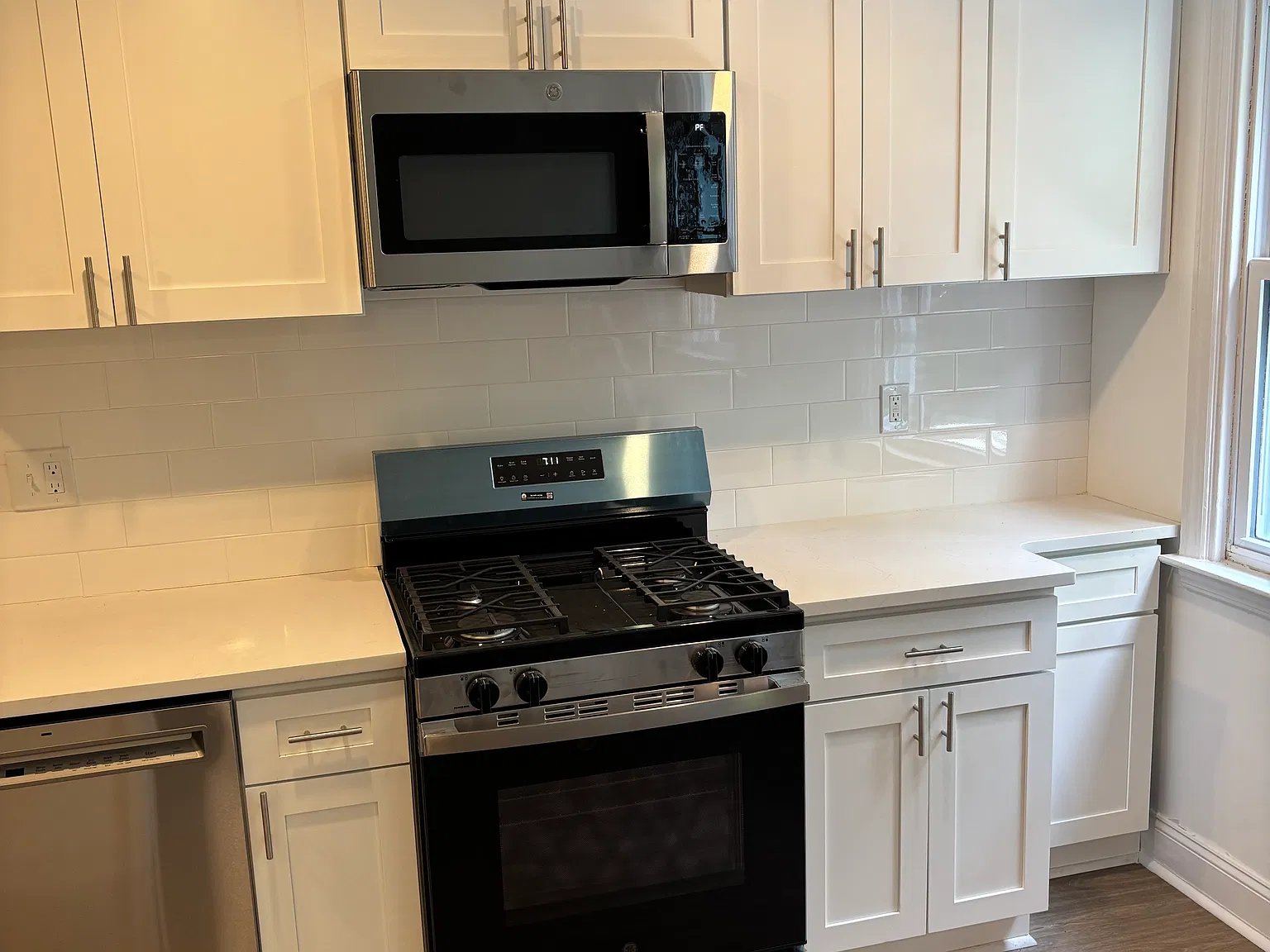 3 bed, 1152 sqft, $2,100 — Photo 3