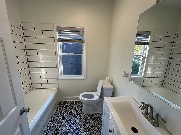 1427 N Laramie Ave #2 — Photo 4
