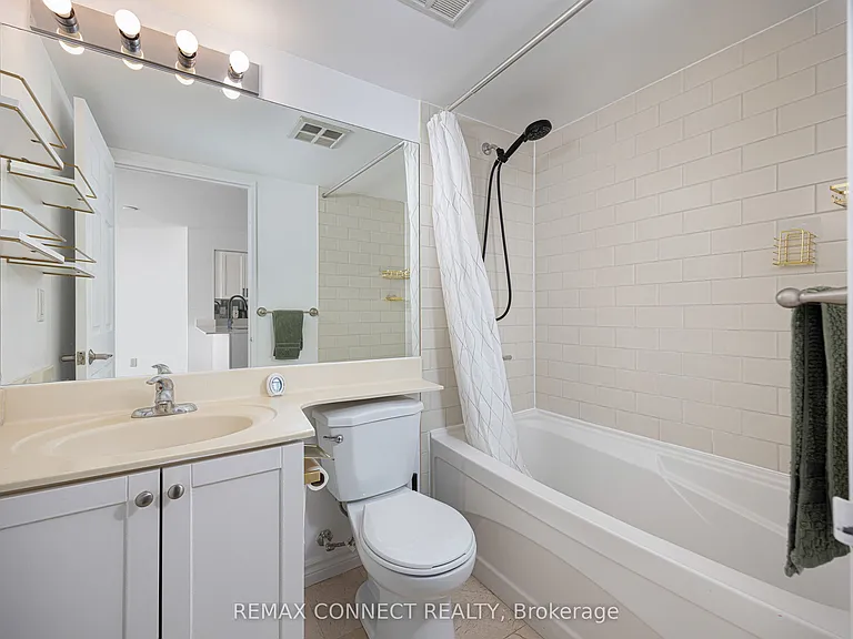 230 King St E #710 — Photo 13